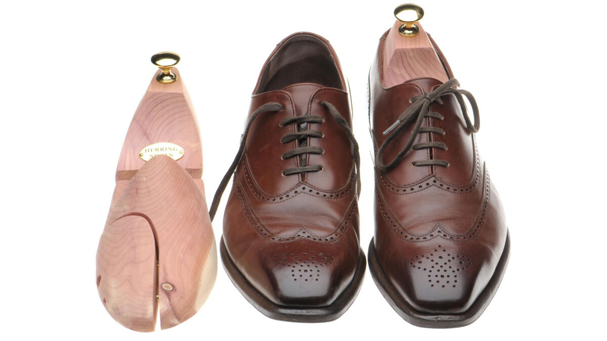 Why you need expanding cedar shoe trees