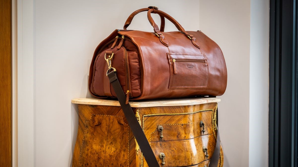 New product: The clever leather holdall